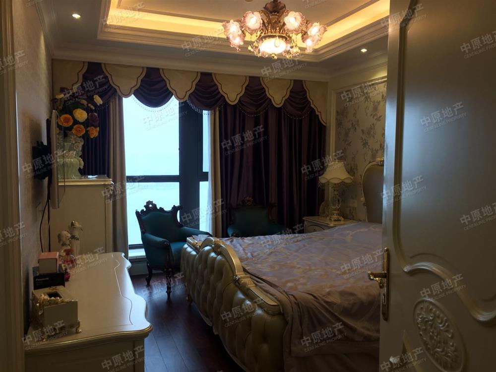 武昌核心高端豪宅 万达御湖世家豪装4房 中层 一线湖景 急售